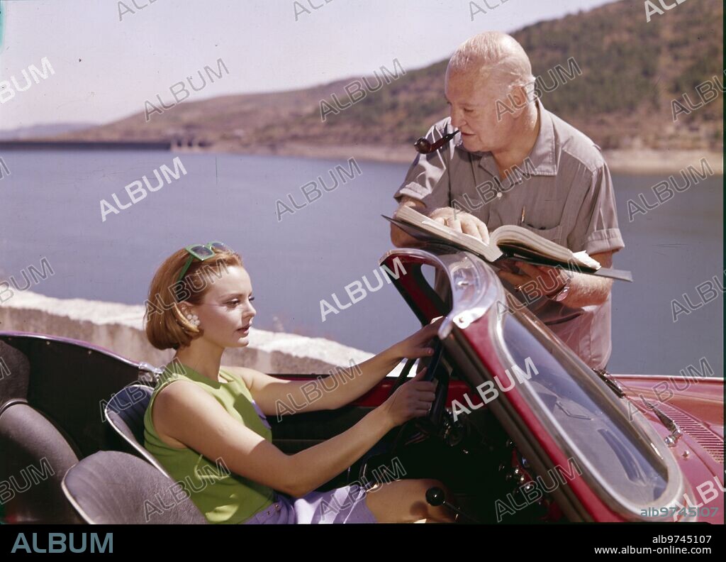 1966. Luis César Amadori, dirigiendo a Rocio Durcal durante el rodaje de la película "Buenos días condesita".