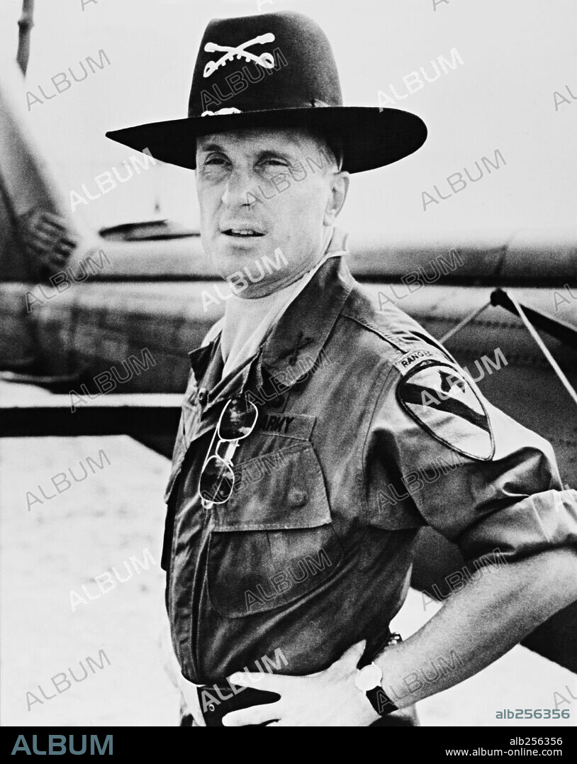 ROBERT DUVALL in APOCALYPSE NOW, 1979, unter der Regie von FRANCIS FORD COPPOLA. Copyright ZOETROPE/UA.
