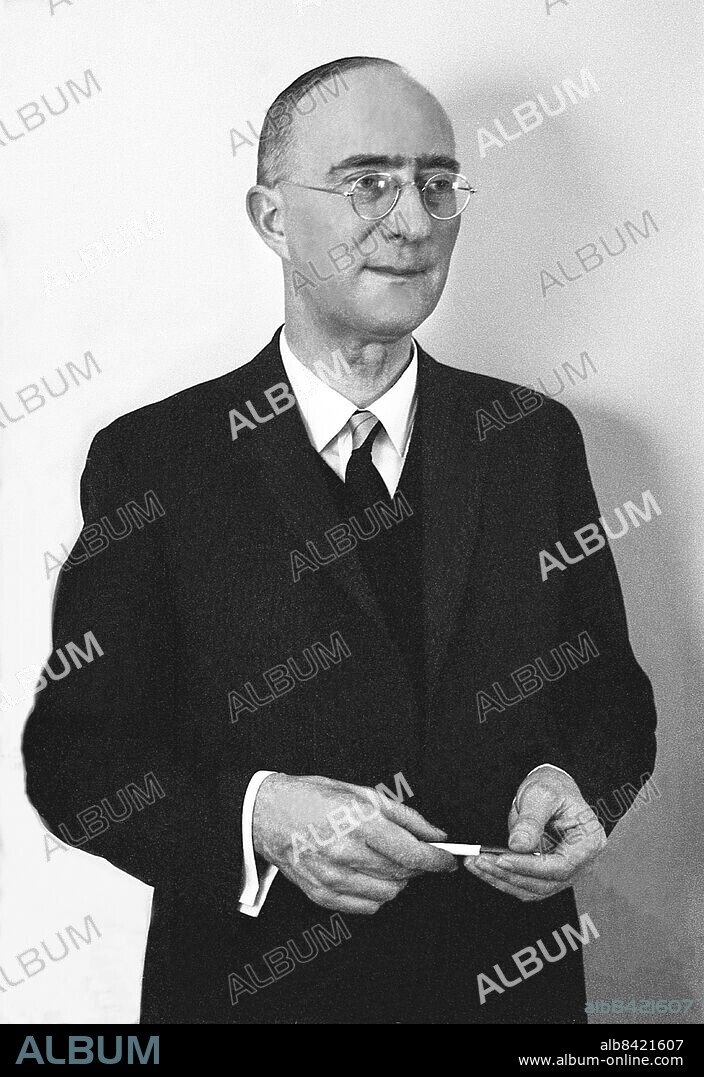 STOCKHOLM 1965-04-05. Sven Hartman rektor för NKI skolan. Foto: TT Historical / Kod:1902.