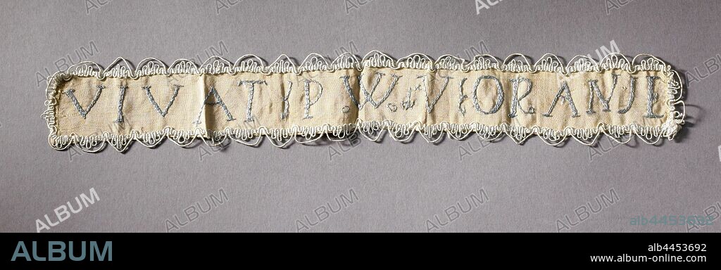 Orange ribbon with the lettering embroidered. Inscription: VIVAT PWdV ORANGE, Willem V (Prince of Orange Nassau), Netherlands, 1775 - 1800, silk, sewing, w 45 cm × h 7 cm × d 32 cm h 33.5 cm × w 5 cm.