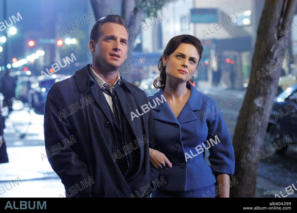 EMILY DESCHANEL y JOSH LUCAS en CAMINO A LA GLORIA, 2006 (GLORY ROAD), dirigida por JAMES GARTNER. Copyright DISNEY ENTERPRISES / CONNOR, FRANK.