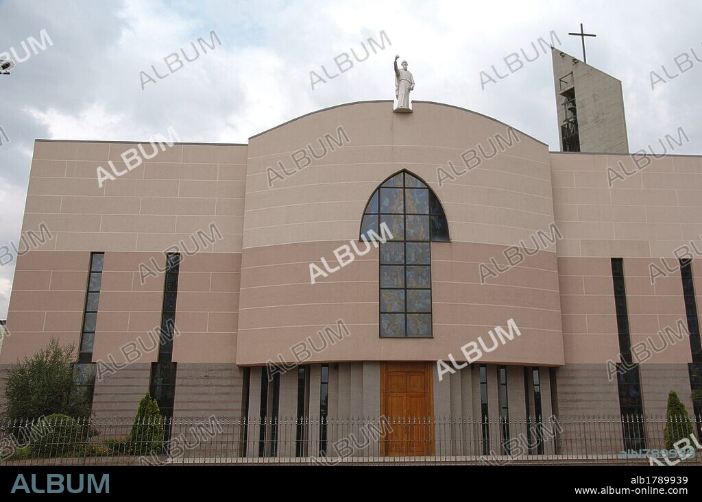 CATEDRAL DE SAN PABLO. Vista exterior del templo. Tirana. República de Albania.