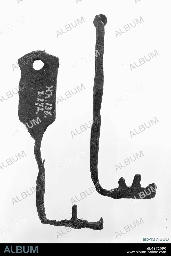 Iron key with two teeth, found together with lock Hh 134., key, metal, iron, length: 10.5 cm, roman 1-200, Netherlands, Limburg, Maastricht, Heer, Backerbosch.