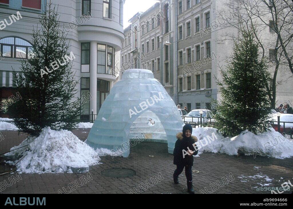 The work of an ice sculptor in a Moscow square, April 2001.