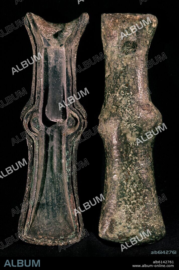 MOLDES DE HACHAS DE BRONCE - EDAD DEL BRONCE- 1800 A 1600 a JC - CULTURA DEL ARGAR.