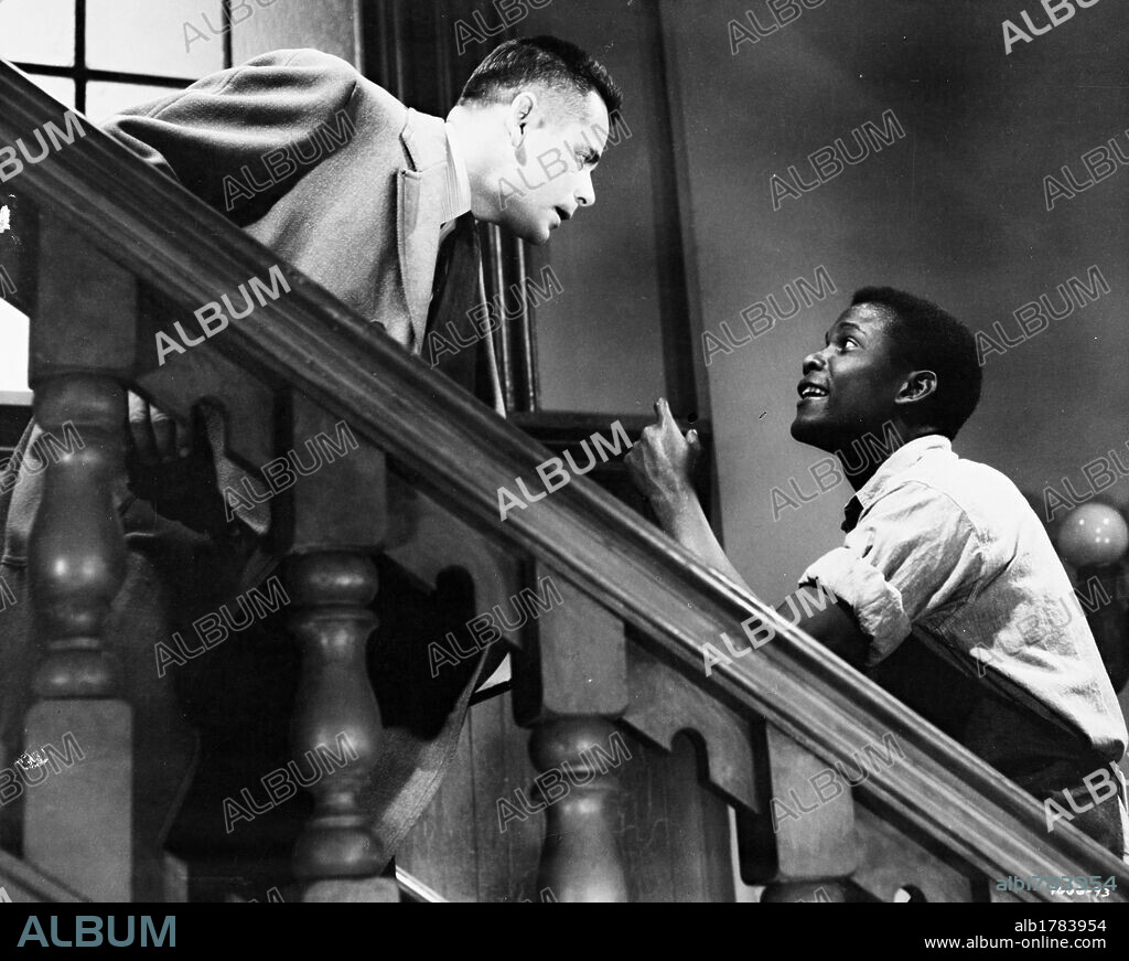 GLENN FORD y SIDNEY POITIER en SEMILLA DE MALDAD, 1955 (BLACKBOARD JUNGLE), dirigida por RICHARD BROOKS. Copyright M.G.M.