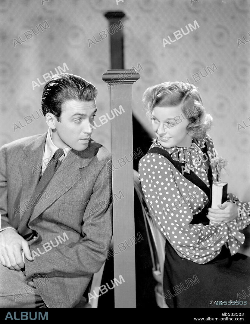 JAMES STEWART y MARGARET SULLIVAN en EL BAZAR DE LAS SORPRESAS, 1940 (THE SHOP AROUND THE CORNER), dirigida por ERNST LUBITSCH. Copyright M.G.M.