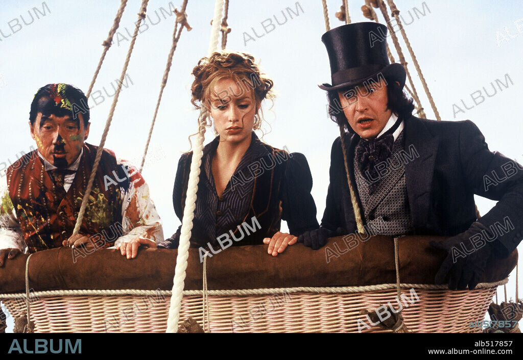 CECILE DE FRANCE, JACKIE CHAN y STEVE COOGAN en LA VUELTA AL MUNDO EN 80 DÍAS, 2004 (AROUND THE WORLD IN 80 DAYS), dirigida por FRANK CORACI. Copyright BUENA VISTA.