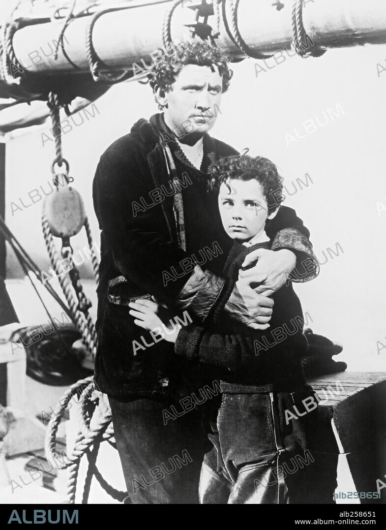 FREDDIE BARTHOLOMEW and SPENCER TRACY in CAPTAINS COURAGEOUS, 1937, directed by VICTOR FLEMING. Copyright M.G.M.