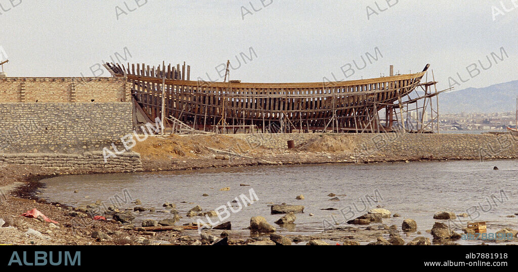 ASTILLERO DE BARCOS DE MADERA - FOTO AÑOS 60.