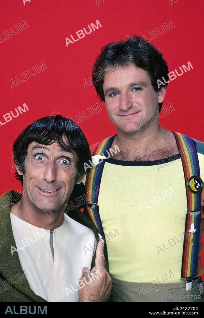 ROBERT DONNER and ROBIN WILLIAMS in MORK & MINDY, 1978. Copyright PARAMOUNT TV.