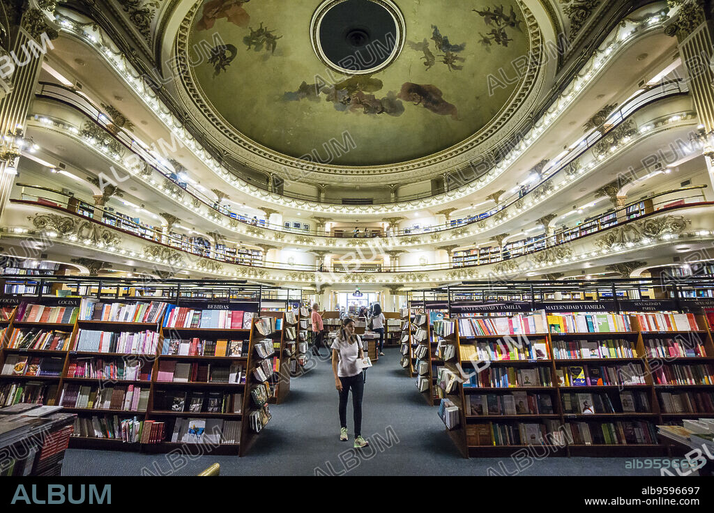 Cúpula del Ateneo,. pintura al óleo, Nazareno Orlandi,representación alegórica de la paz, pintada en 1919 , libreria El Ateneo Grand Splendid, Buenos Aires, republica Argentina, cono sur, South America.