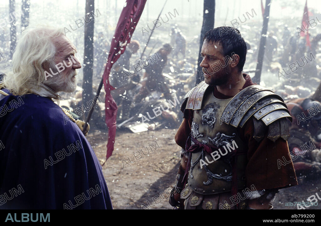 RICHARD HARRIS et RUSSELL CROWE dans GLADIATOR, 2000, réalisé par RIDLEY SCOTT. Copyright DREAMWORKS/UNIVERSAL PICTURES / BUITENDIJK, JAAP.