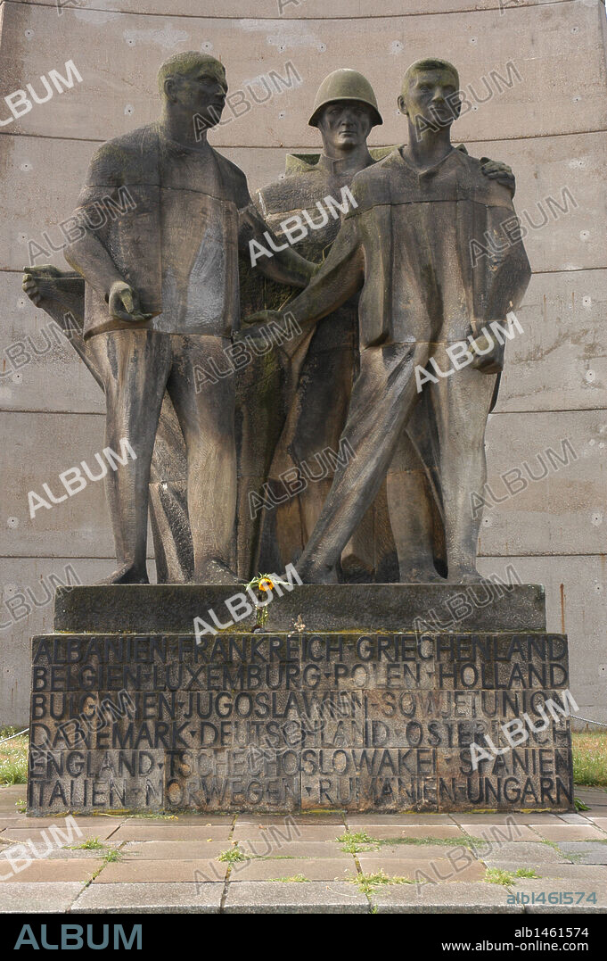 RENÉ GRAETZ. SEGUNDA GUERRA MUNDIAL. CAMPO DE CONCENTRACION DE SACHSENHAUSEN. Puesto en funcionamiento el 12 de julio de 1936 por los nazis, fue liberado por las fuerzas soviéticas el 22 de abril de 1945. Monumento en memoria de los prisioneros. S. XX. Cercanías de Oranienburg, Brandenburgo. Alemania.