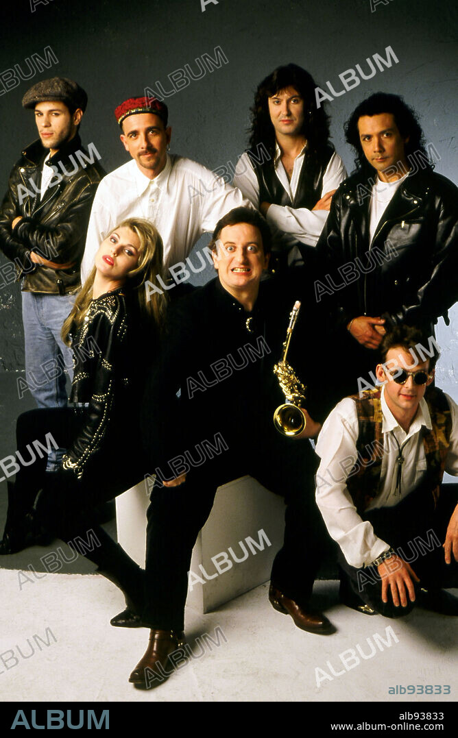 Javier Gurruchaga y otros integrantes de la 'Orquesta Mondragón'.