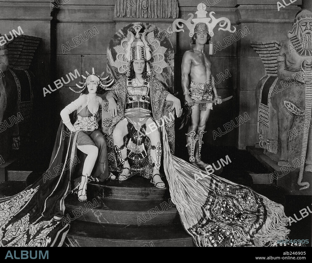 LILA LEE and THOMAS MEIGHAN in MALE AND FEMALE, 1919, directed by CECIL B DEMILLE. Copyright PARAMOUNT PICTURES.