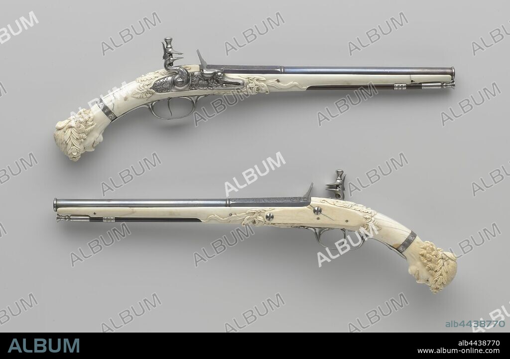 Pair of flintlock pistols Pair of flintlock pistols Flintlock pistol with ivory fore-end, Part of a couple. The lock is engraved in bas-relief with leafy scrolls and a cartouche with a signature. The barrel is blued and engraved in bas-relief with arabesques, flower vines, a running hare and a bird on a branch, on the back is a golden protrusion, probably the rear visor, and a grotesque mask is engraved, At the bottom is the C.MIL brand. The solid ivory flask is embossed with a grotesque mask, acanthus leaves and a large dragon head flanked by two flaming tongues, the handle ends after an engraved iron ring in a butt knob in the shape of a mustache head with a wreath. The iron fitting consists of a loading stick tube, the trigger guard with engraved field and N 125 on it, and an ebony loading stick with an iron cap., Leonard Cleuter, Maastricht, c. 1660 - c. 1664, ivory, iron (metal), gold (metal), ebony (wood), engraving, l 46.1 cm l 29.35 cm d 12 mm w 824 gr.