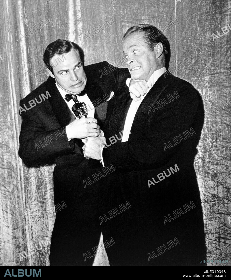 BOB HOPE and MARLON BRANDO. March 30, 1955, Los Angeles, California, USA: American actor MARLON BRANDO and long time Oscar host BOB HOPE 'fight' over Brando's 'On The Waterfront' Best Actor Academy Award Oscar statuette at the 1955 Oscar Awards in Hollywood.