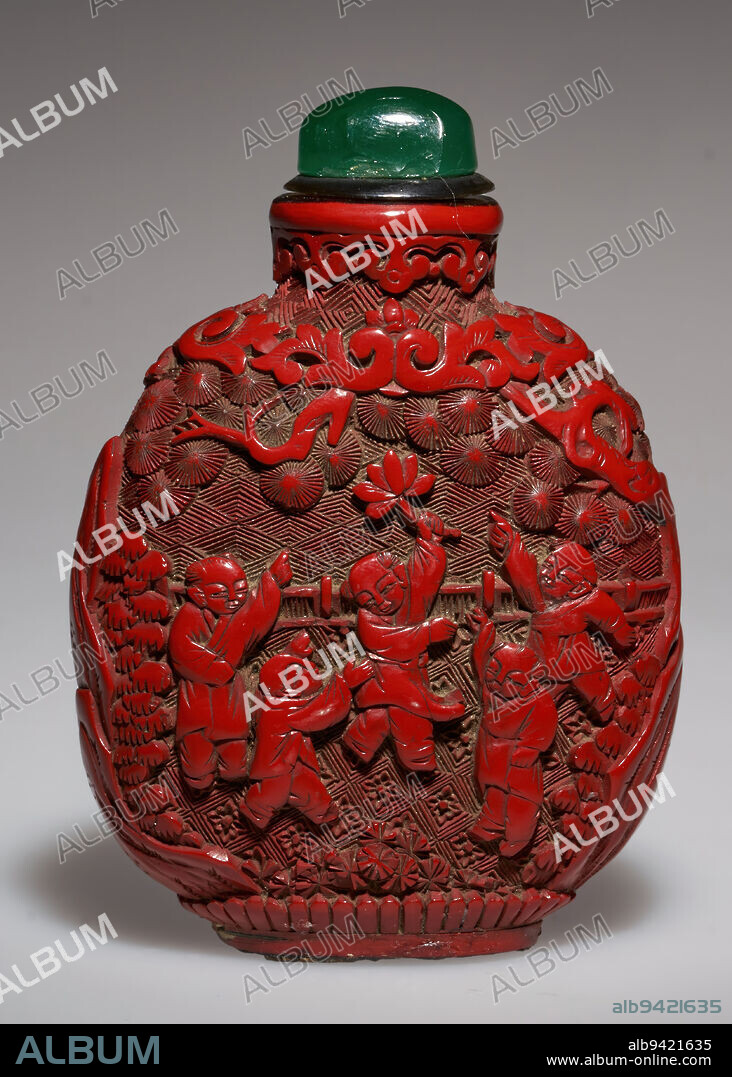 Snuff Bottle, 1780-1850, 3 3/8 x 2 3/8in. (8.6 x 6cm), Cinnabar lacquer, glass, China.