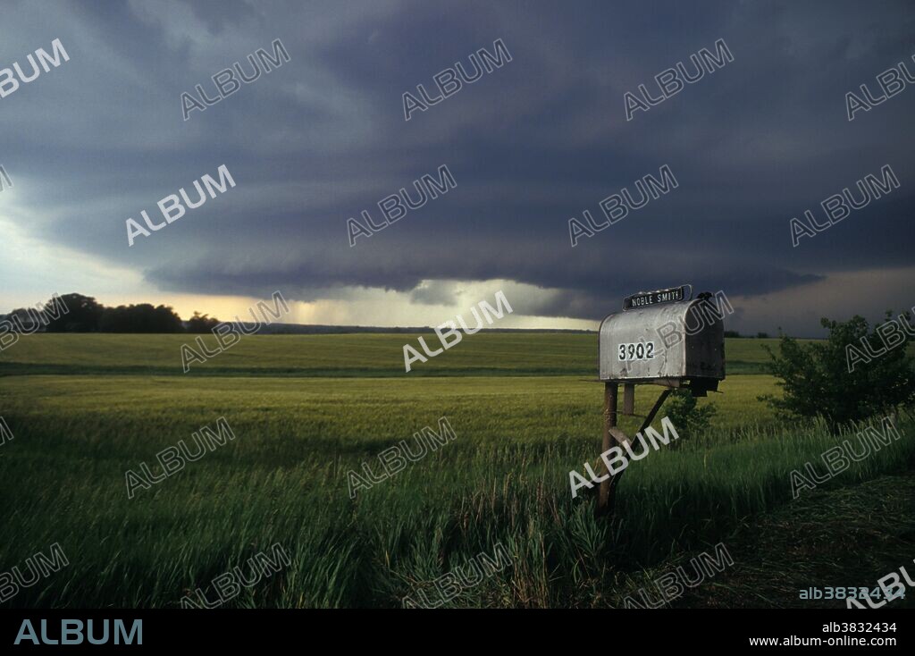 Mesocyclone thunderstorm moving over farmland. A mesocyclone is a rotating column of air found in the centre of extreme thunderstorms, known as supercell thunderstorms. The mixing of warm updrafts and cold downdrafts in the mesocyclone results in hail, the presence of which generates lightning, and heavy rainfall. Powerful downdrafts can also occur, which can ultimately lead to the generation of tornadoes. Photographed in Kansas, USA.