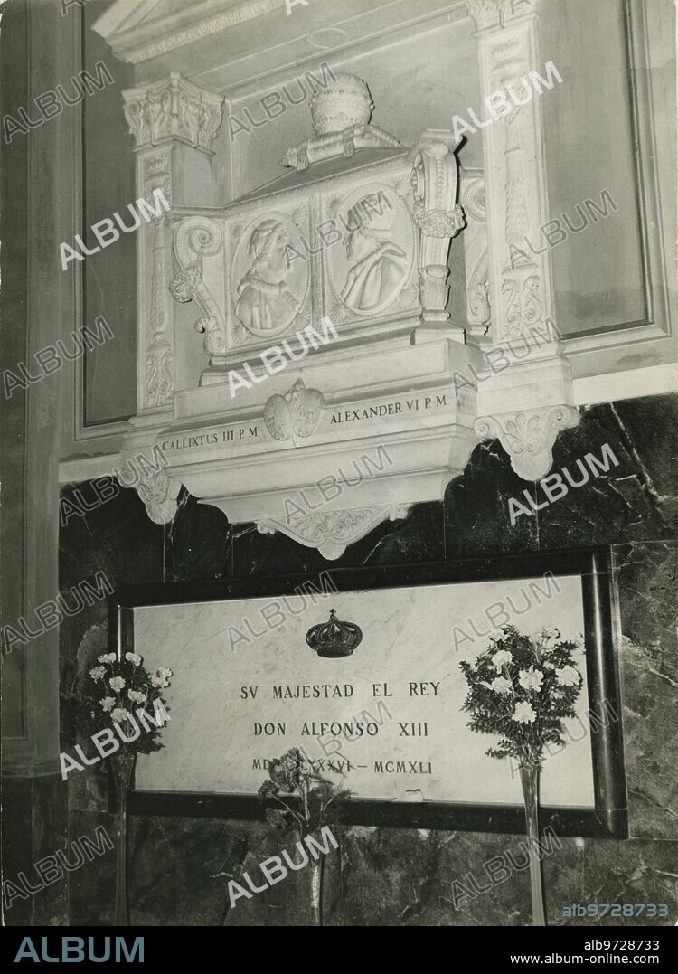 1958. Tumba de Alfonso Xii en la iglesia de Montserrat, en Roma. Encima las de los dos Papas Españoles, Alejandro Vi y Calixto Iii.