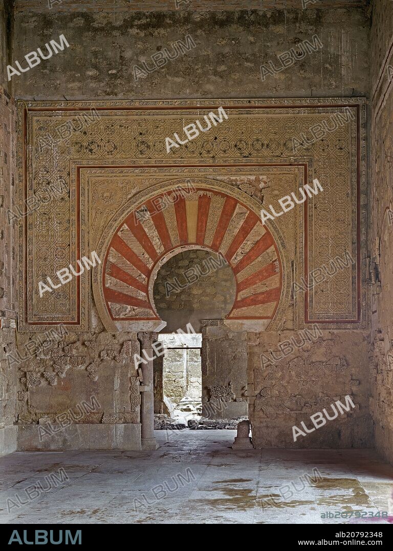 CASA REAL DEL PALACIO DE MEDIAN AZAHARA - SIGLO X - PUERTA DE ACCESO A LOS BAÑOS.