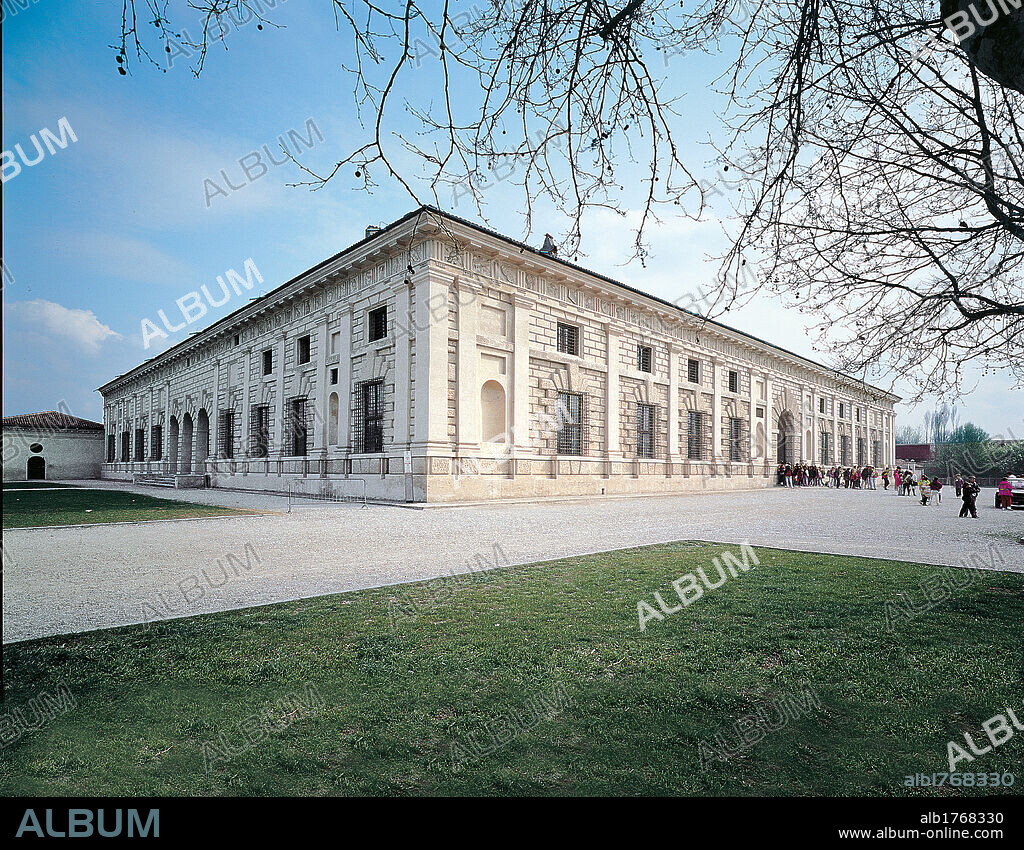 Palazzo Te in Mantua, by Giulio Pippi known as Giulio Romano, Francesco Primaticcio, 1527-1535, 16th Century,. Italy, Mantua, Palazzo Te. Corner view Palazzo Te Ducal Palace facades rustication ashlar work pilaster niches windows esplanade park garden.