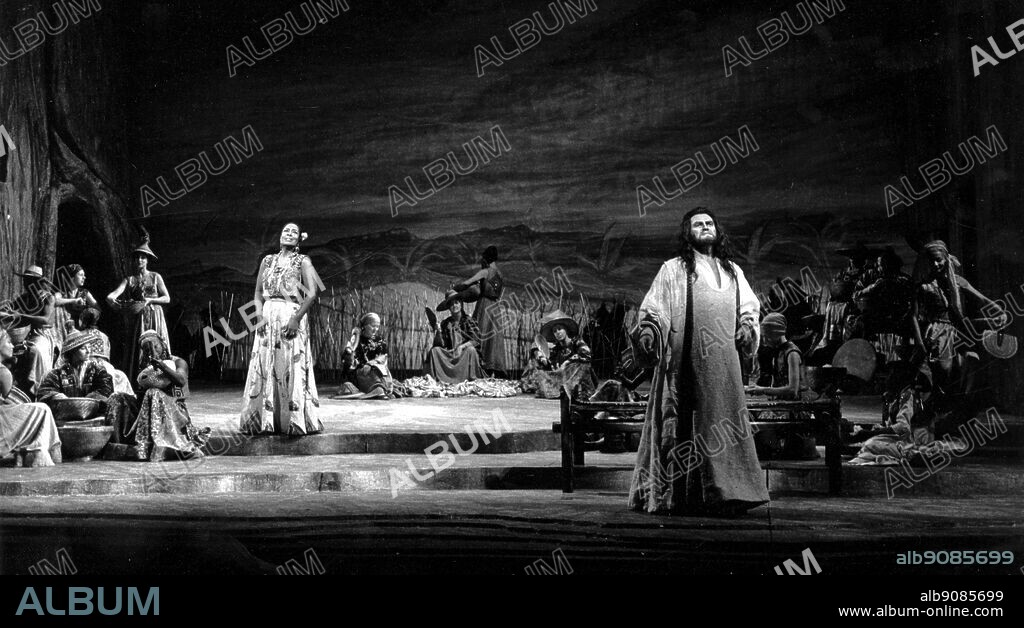 A scene from Saint-Saen's Samson et Dalila at Covent Garden in 1983, with Jon Vickers as Samson and Shirley Verrett as Dalila.