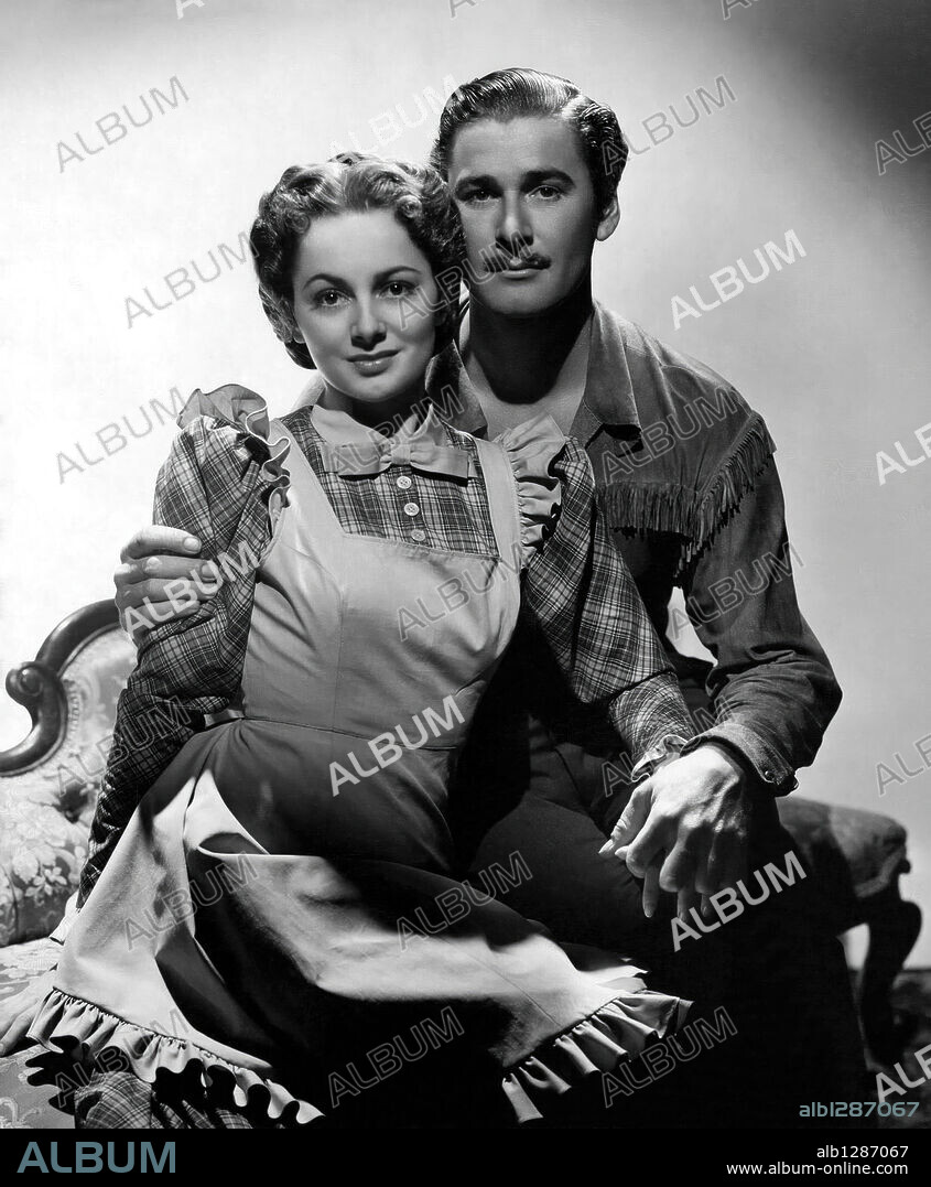 ERROL FLYNN y OLIVIA DE HAVILLAND en DODGE, CIUDAD SIN LEY, 1939 (DODGE CITY), dirigida por MICHAEL CURTIZ. Copyright WARNER BROTHERS.