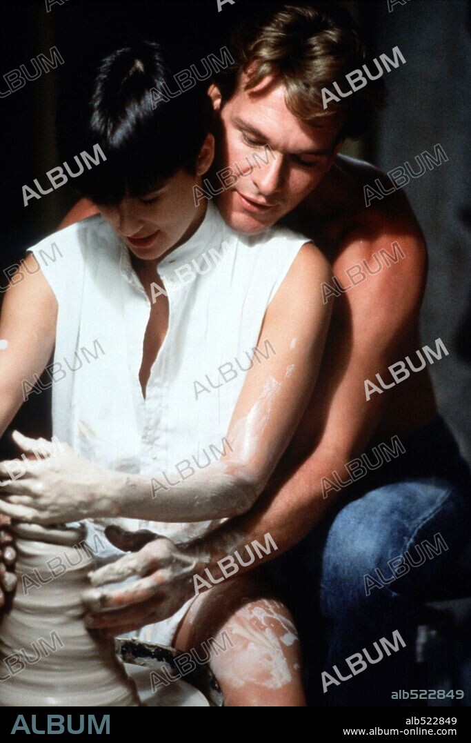 DEMI MOORE y PATRICK SWAYZE en GHOST, MÁS ALLÁ DEL AMOR, 1990 (GHOST), dirigida por JERRY ZUCKER. Copyright PARAMOUNT PICTURES.