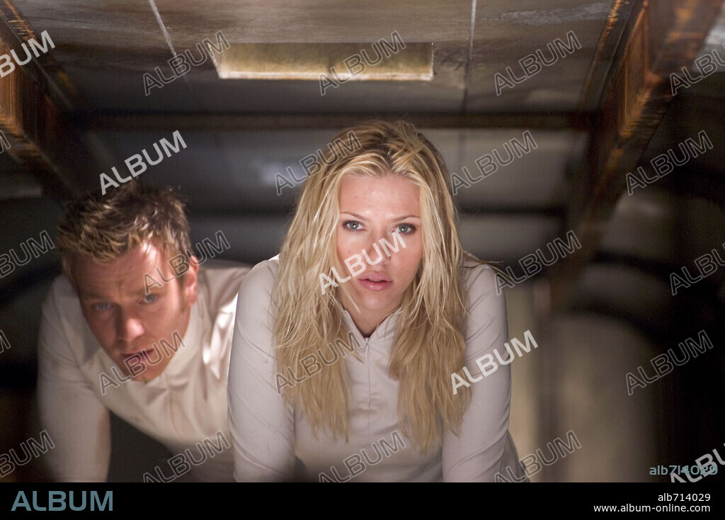 EWAN McGREGOR und SCARLETT JOHANSSON in THE ISLAND, 2005, unter der Regie von MICHAEL BAY. Copyright DREAMWORKS.