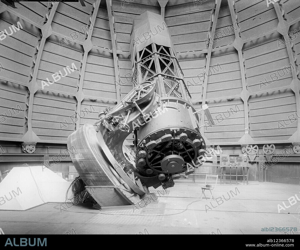 The 60-inch reflecting telescope inside its dome at Mount Wilson Observatory, c. 1920.