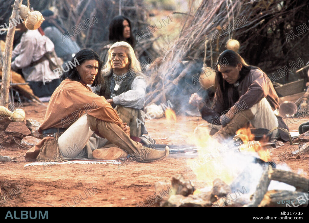 GERÓNIMO, UNA LEYENDA, 1993 (GERONIMO: AN AMERICAN LEGEND), dirigida por WALTER HILL. Copyright COLUMBIA PICTURES / EMERSON, SAM.