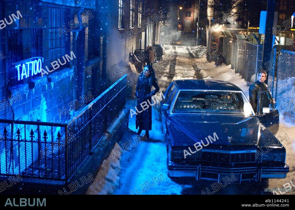 MARK WAHLBERG and MILA KUNIS in MAX PAYNE, 2008, directed by JOHN MOORE. Copyright ABANDON ENTERTAIMENT/COLLISION ENTERTAINMENT/DEPTH ENTERTAIN / GIBSON, MICHAEL.