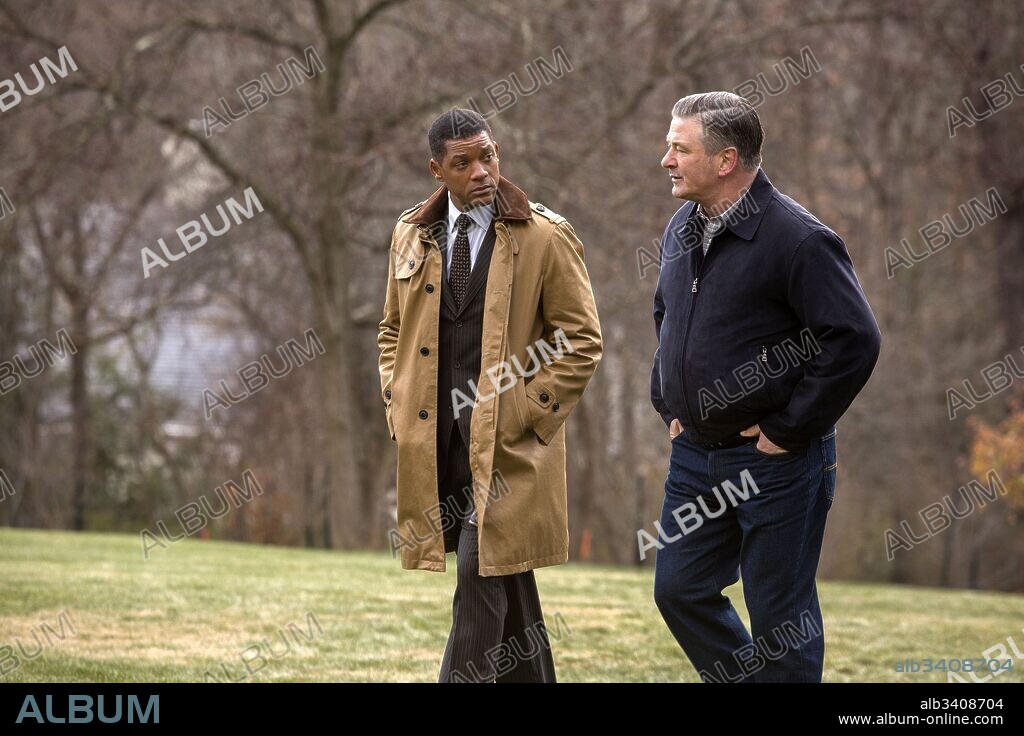 ALEC BALDWIN and WILL SMITH in CONCUSSION, 2015, directed by PETER LANDESMAN. Copyright CANTILLON COMPANY, HTE/LSTAR CAPITAL/SCOTT FREE PRO/SHUMAN C.