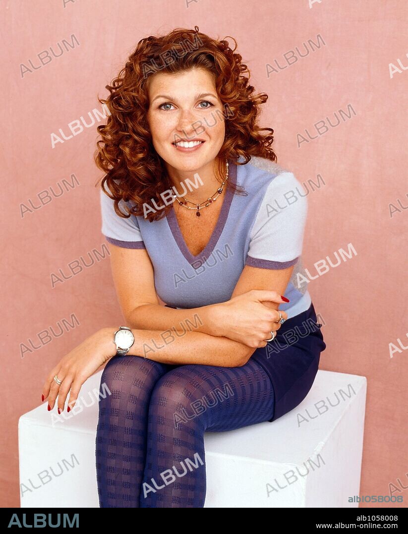 CONNIE BRITTON in SPIN CITY, 1996, directed by ANDY CADIFF and TED WASS. Copyright DREAMWORKS SKG.