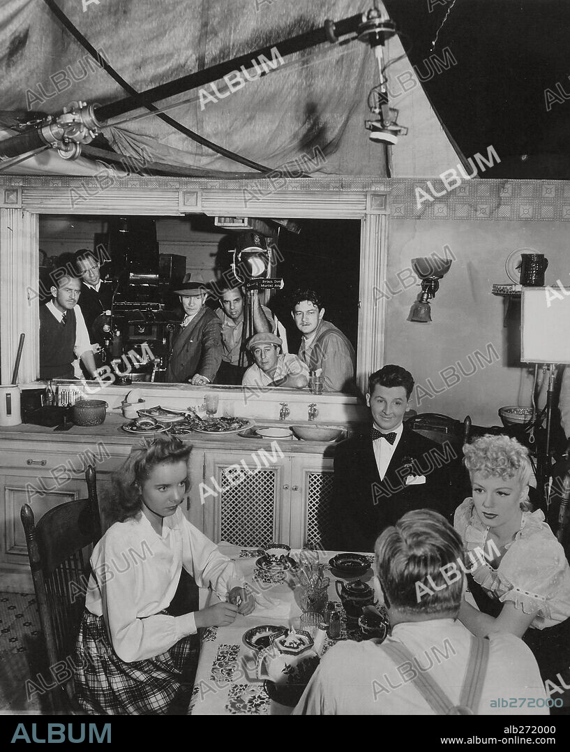 BETTY HUTTON, DIANA LYNN, EDDIE BRACKEN and PRESTON STURGES in THE MIRACLE OF MORGAN'S CREEK, 1944, directed by PRESTON STURGES. Copyright PARAMOUNT PICTURES.