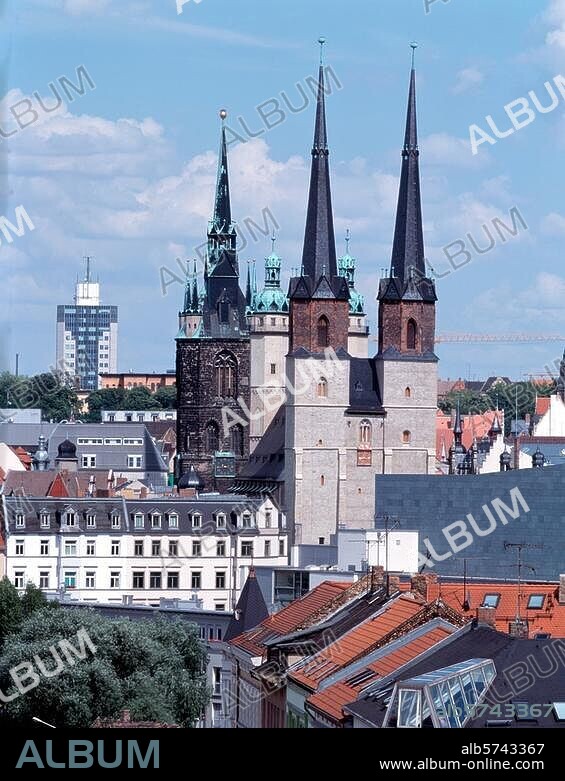 Halle, Markt, Kirche und Roter Turm / Westansicht Filmsize: 6 × 7 cm.