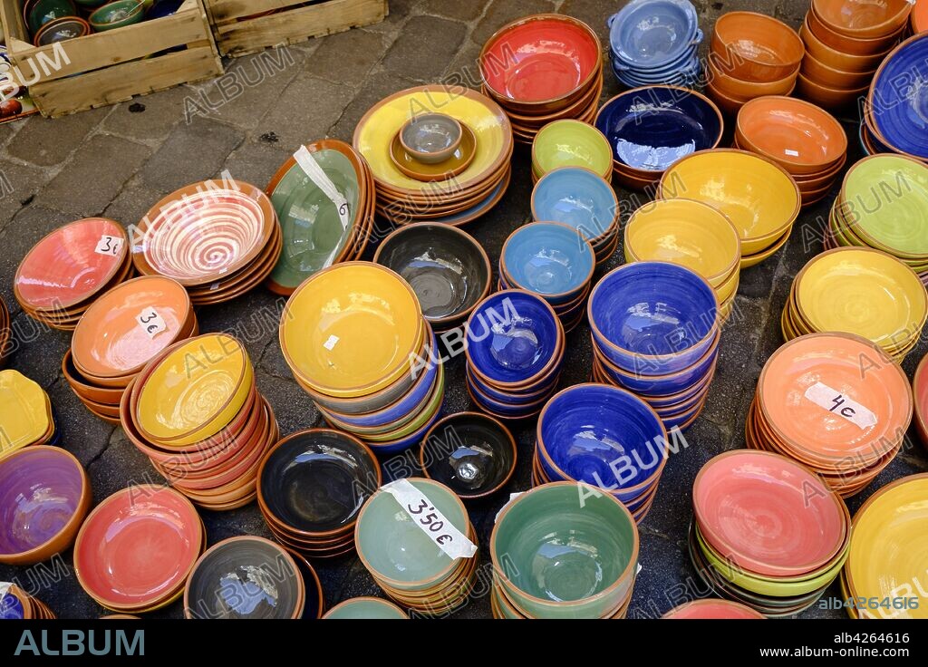 ceramica tipica, mercado comarcal, Santanyi, Mallorca, balearic islands, spain, europe.