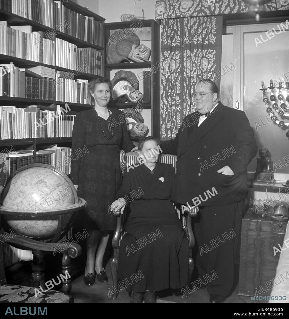 Göteborg januari 1947 - Skådespelaren Benkt-Åke Benktsson - här med mor och hustru - *** Local Caption *** TC-E2. THURE CHRISTIANSSON.