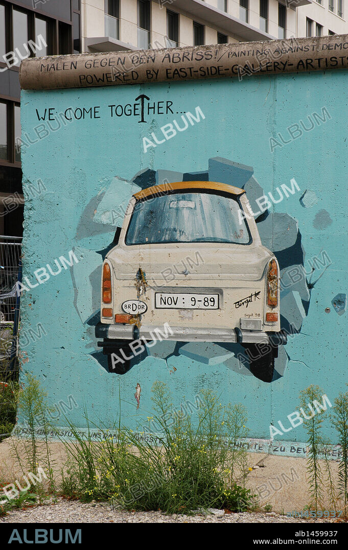 Tramo del MURO DE BERLIN en la Plaza Potsdamer. BERLIN. Alemania.