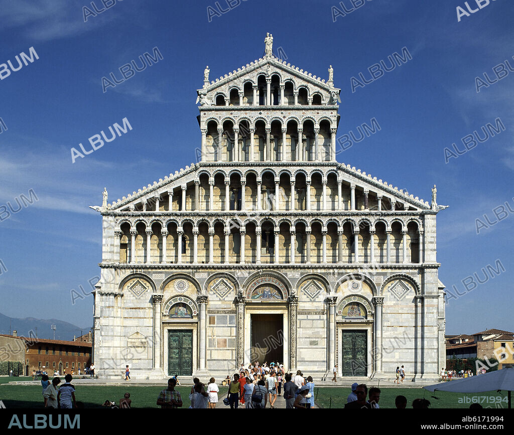 BUSCHETTO (SIGLO XII) Y TINO DI CAMAINO. EXTERIOR-FACHADA-COMENZADA EN 1064 PROLONGADA S XII/XIII-ROMANICO PISANO.