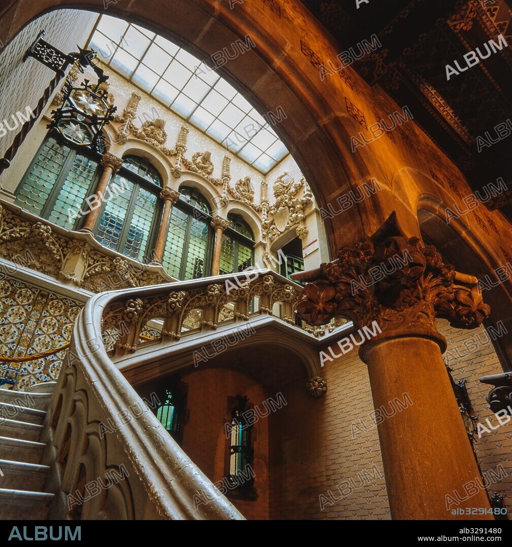 Josep Puig i Cadafalch / Staircase inside the palace of the Baron de Quadras, 1904-1906, Barcelona, Barcelona, Catalonia, Spain.