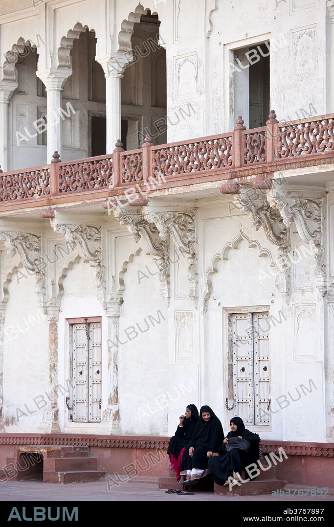 Muslim family group at Khas Mahal Palace built 17th Century by Mughal Shah Jehan for his daughters inside Agra Fort, India.