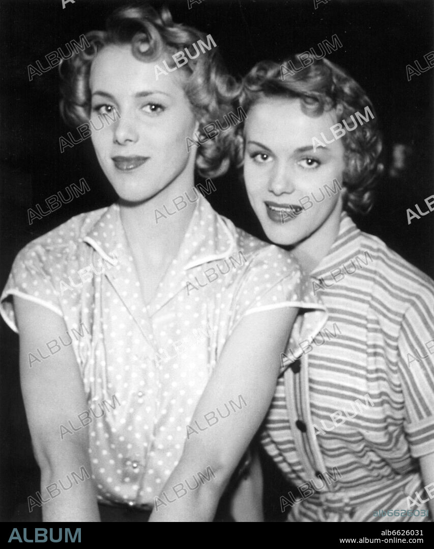 Kessler Zwillinge, ALICE KESSLER und ELLEN KESSLER. The 19-year-old twins Alice and Ellen Kessler in 1955 in Munich. 30/11/1954