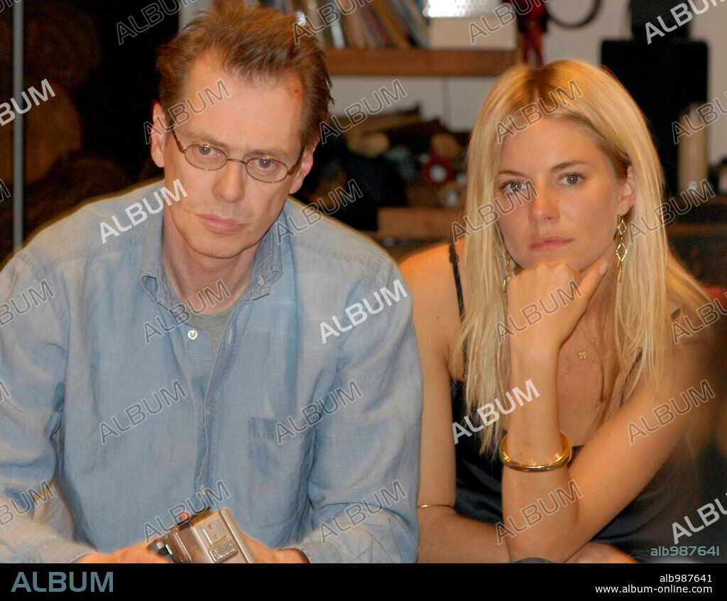 SIENNA MILLER and STEVE BUSCEMI in INTERVIEW, 2007, directed by STEVE BUSCEMI. Copyright SONY PICTURES CLASSICS / WHILDEN, JOJO.