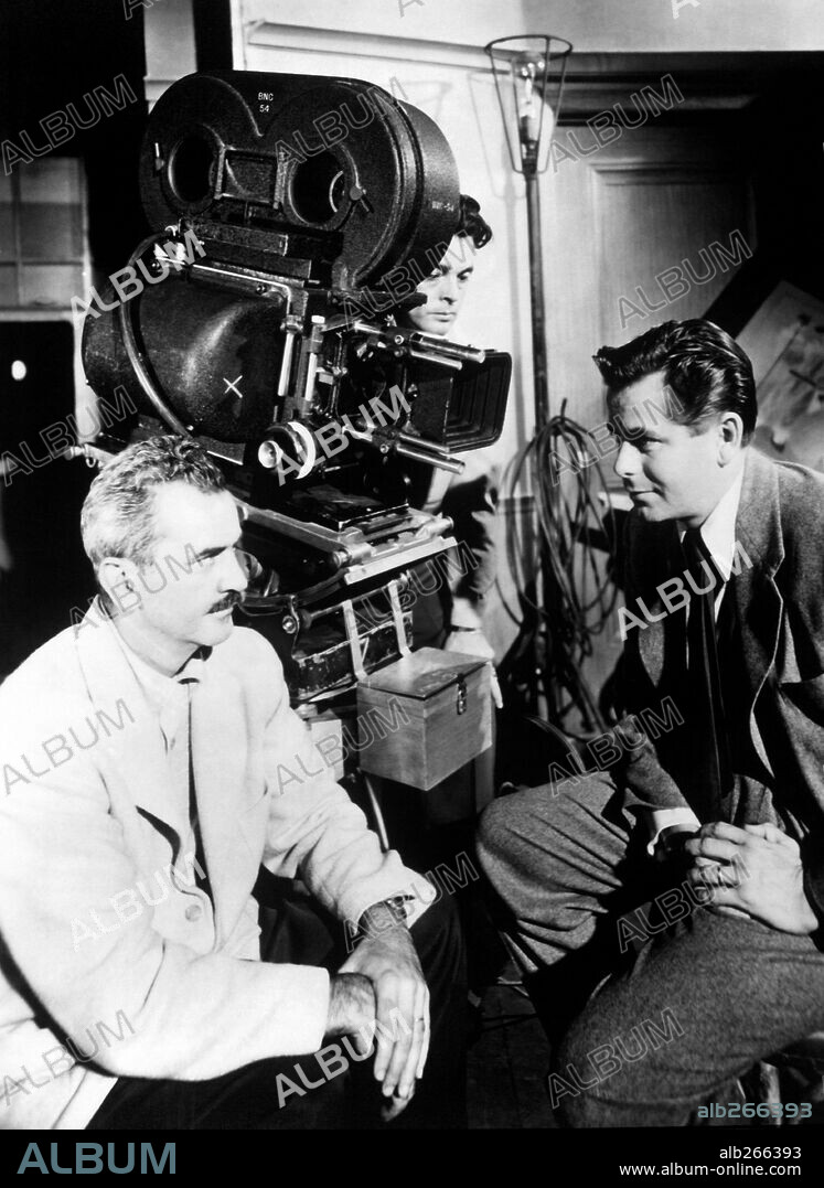 BURNETT GUFFEY y GLENN FORD en PAULA, 1947 (FRAMED), dirigida por RICHARD WALLACE. Copyright COLUMBIA PICTURES.