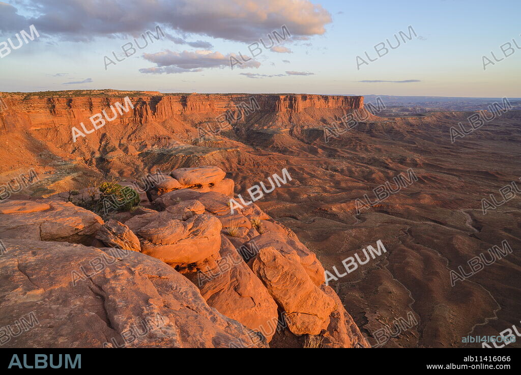 Cliffs along Green River Overlook, Islands in the Sky, Canyonlands National Park, Utah, United States of America, North America.