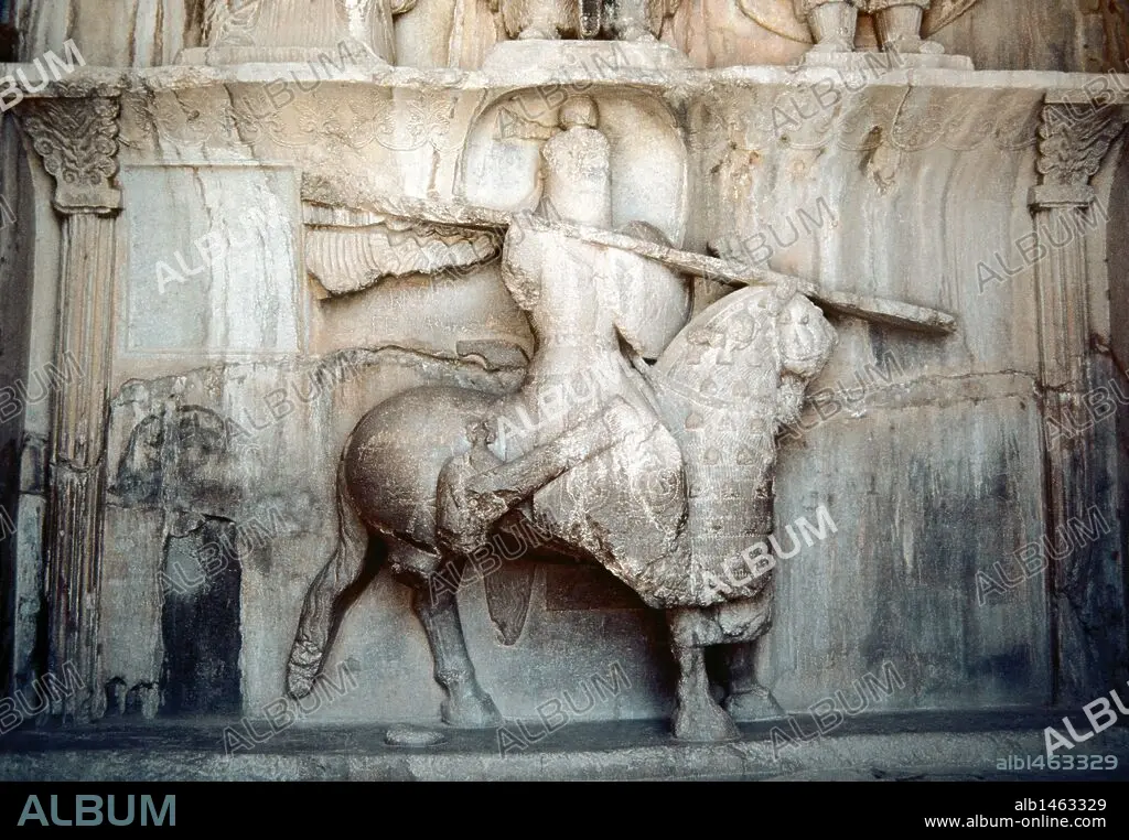 Taq-e Bostan. Large Arch of the Garden. Rock reliefs
