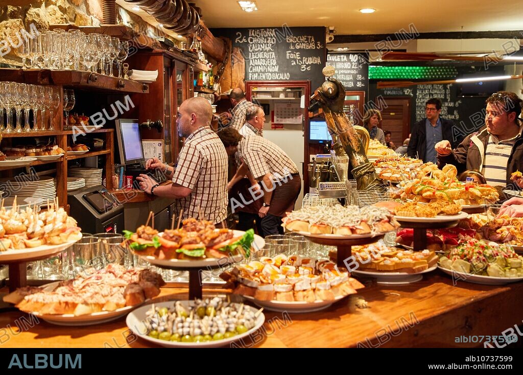 Pintxos, Bar Taberna Aralar, Parte Vieja, Old Town, Donostia, San Sebastian, Gipuzkoa, Basque Country, Spain.